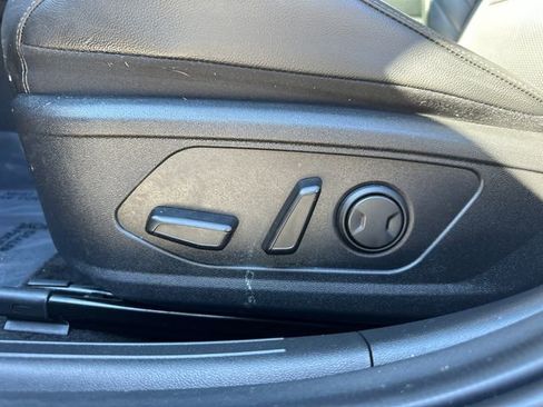 Used 2023 Hyundai Elantra Limited image 28