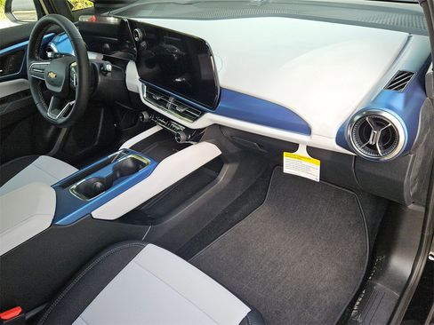 New 2026 Chevrolet Equinox EV LT image 25