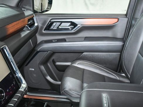 Used 2025 GMC Yukon Denali image 46