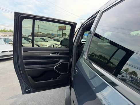 Used 2024 Jeep Wagoneer L Series II w/ Flexible Seating Group RWD image 41