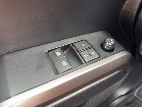 Used 2019 Toyota Tacoma SR5 AWD/4WD image 24
