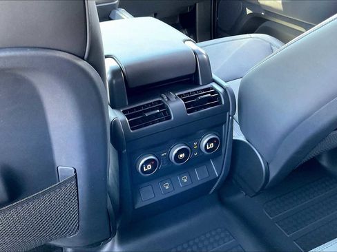 New 2025 Land Rover Defender 110 X-Dynamic SE image 16