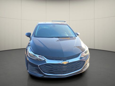 Used 2019 Chevrolet Cruze LT FWD image 2