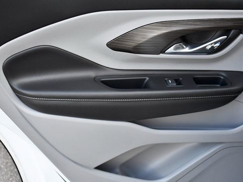 Used 2023 GMC Terrain SLE w/ Driver Convenience Package image 11