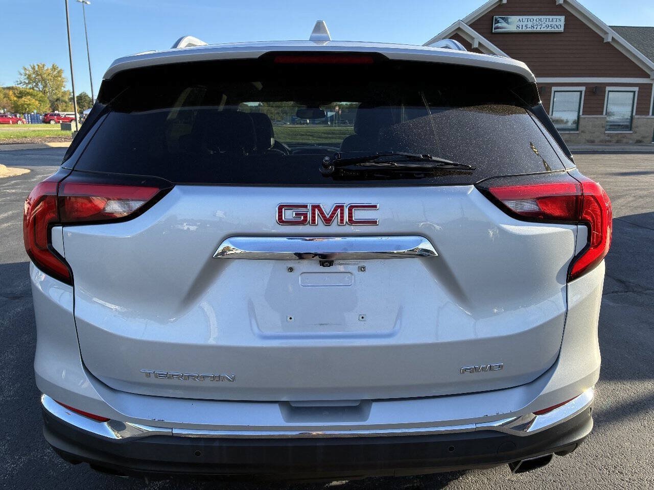Used 2020 GMC Terrain SLT w/ GMC Pro Grade Package AWD/4WD image 4