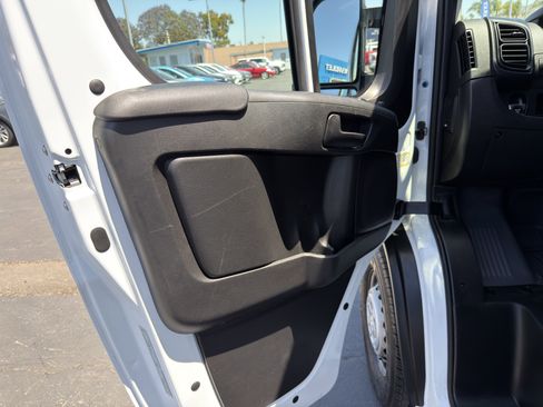 Used 2025 RAM ProMaster 2500 w/ Convenience Group FWD image 25