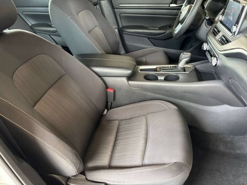 Used 2025 Nissan Altima 2.5 SV FWD image 31