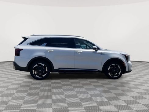 Used 2025 Kia Sorento EX AWD/4WD image 9