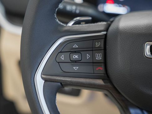 New 2025 Jeep Grand Cherokee Limited w/ Luxury Tech Group II image 28