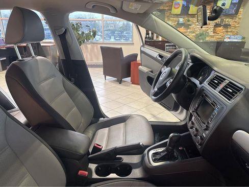 Used 2013 Volkswagen Jetta SE image 28
