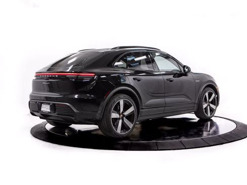 Certified 2025 Porsche Macan 4 Electric AWD/4WD image 7