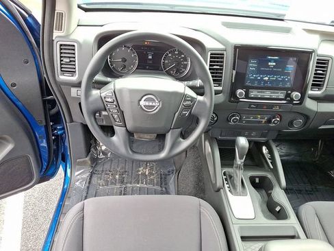 Used 2024 Nissan Frontier SV image 10