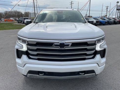 Used 2023 Chevrolet Silverado 1500 High Country w/ High Country Premium Package AWD/4WD image 2
