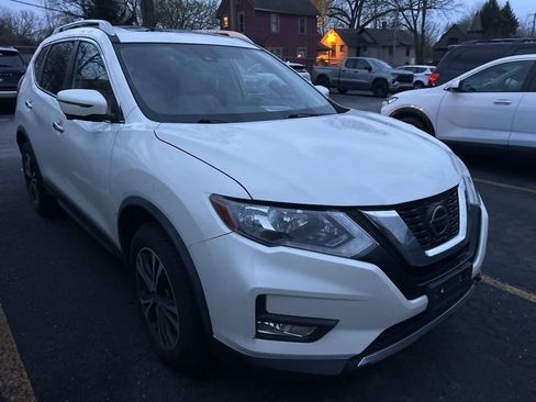 Used 2020 Nissan Rogue SV w/ Sun & Sound Touring Package image 5