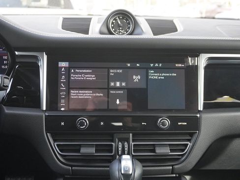 Used 2022 Porsche Macan image 52