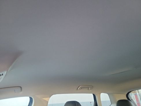 Certified 2025 Volkswagen Taos SE image 24