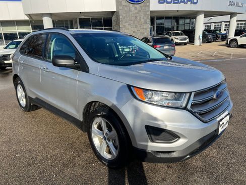 Used 2018 Ford Edge SE image 1