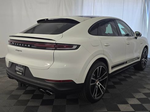 Certified 2025 Porsche Cayenne E-Hybrid Coupe AWD/4WD image 7