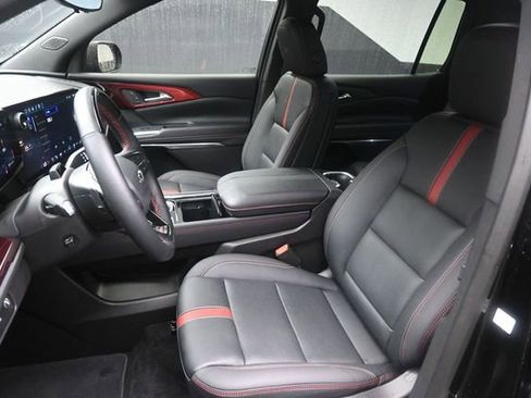 Used 2026 Chevrolet Traverse RS FWD image 18