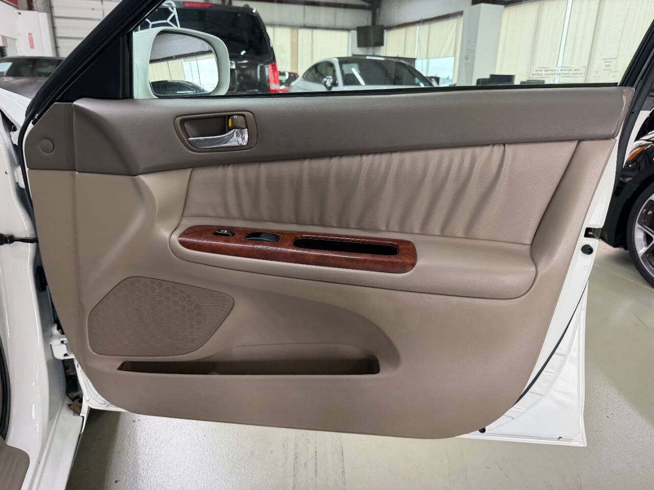 Used 2005 Toyota Camry XLE FWD image 16