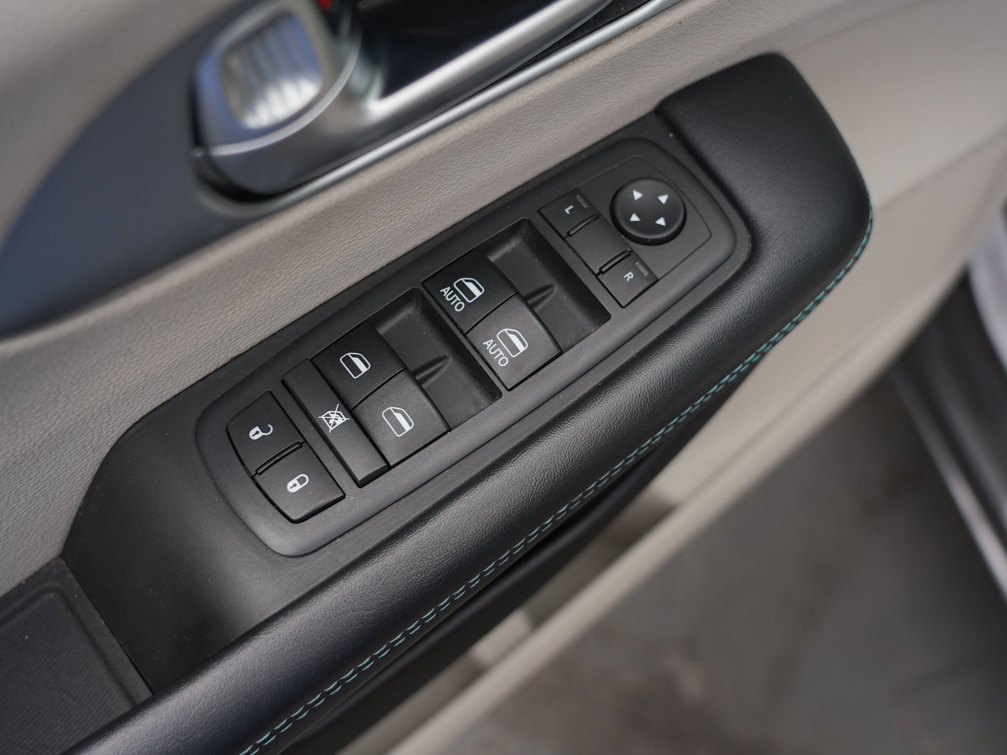 Used 2017 Chrysler Pacifica Touring Plus FWD image 17