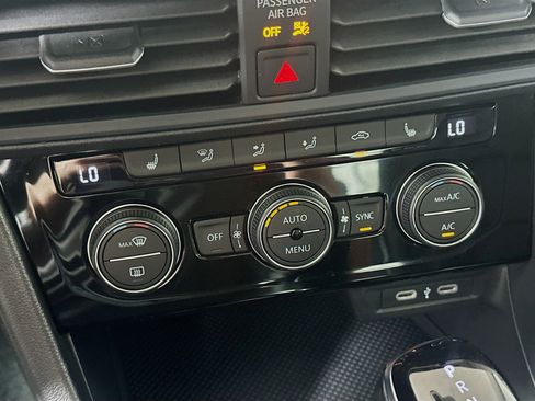 Used 2024 Volkswagen Jetta SE image 23