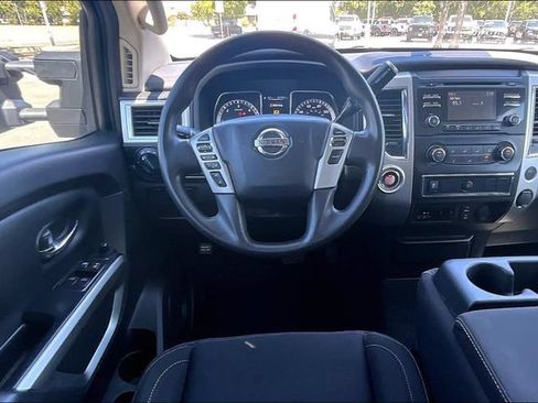 Used 2017 Nissan Titan SV RWD image 5