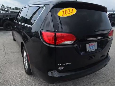 Used 2023 Chrysler Voyager LX FWD image 4