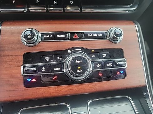 Used 2023 Lincoln Aviator Reserve image 11