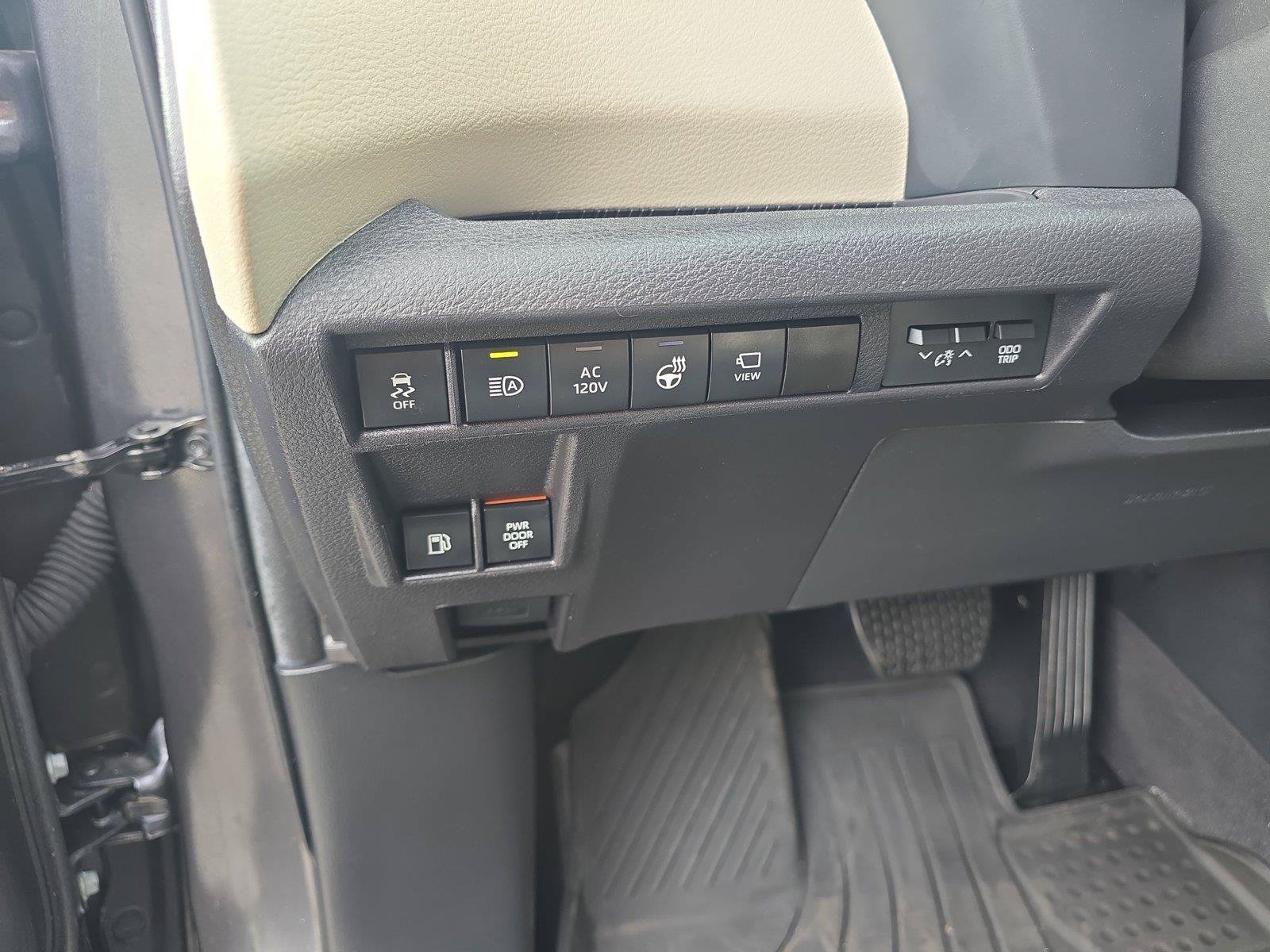Used 2025 Toyota Sienna Platinum AWD/4WD image 24