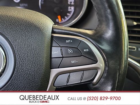 Used 2018 Jeep Grand Cherokee Altitude RWD image 14