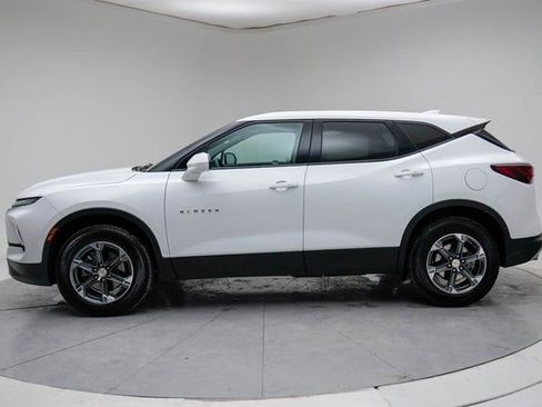 Used 2025 Chevrolet Blazer LT image 2