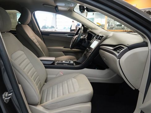 Used 2019 Ford Fusion SE image 31