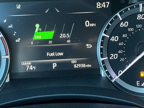 Used 2022 Toyota Highlander XLE FWD image 28