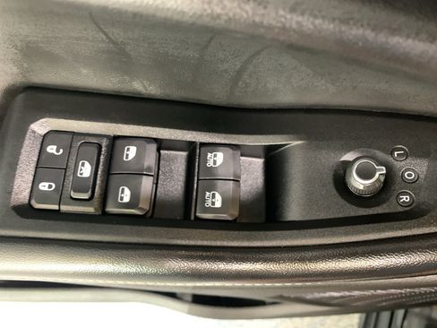 Used 2023 Jeep Grand Cherokee Laredo RWD image 27