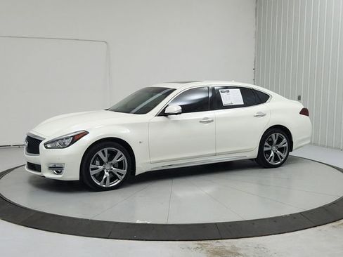 Used 2019 INFINITI Q70 L 3.7 w/ Sensory Package AWD/4WD image 4