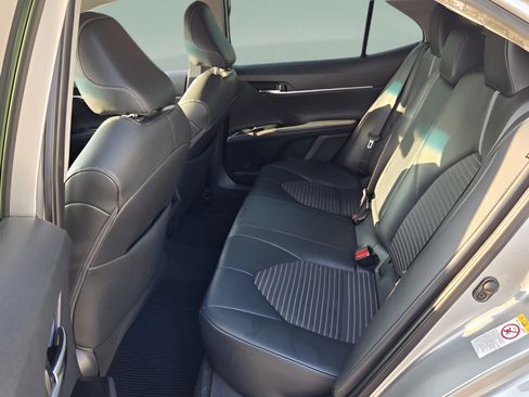 Used 2019 Toyota Camry SE w/ Convenience Package FWD image 10