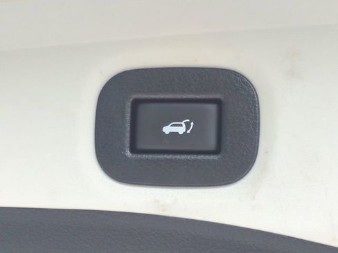 Used 2020 Nissan Rogue SV FWD image 15