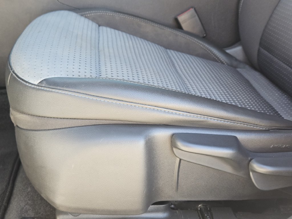 Used 2025 Chevrolet Trax LT w/ LT Convenience Package FWD image 24