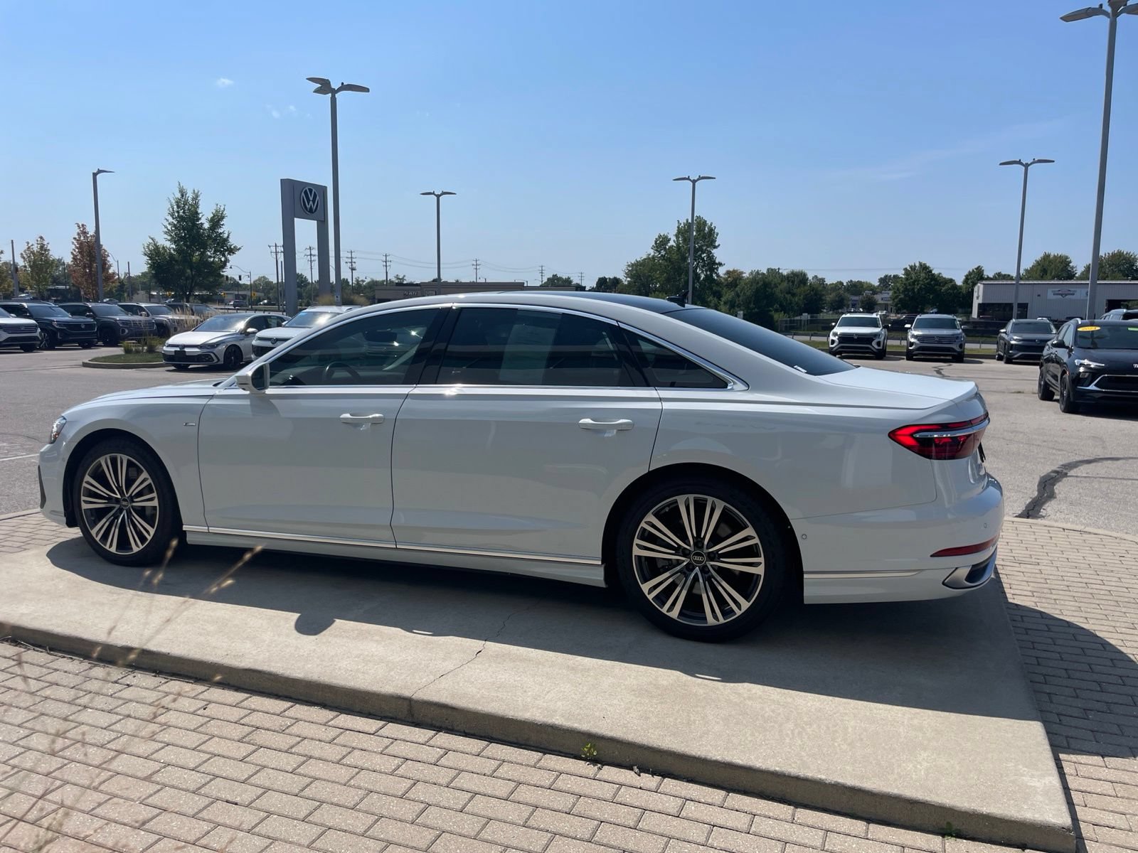 Used 2023 Audi A8 L 3.0T AWD/4WD image 9