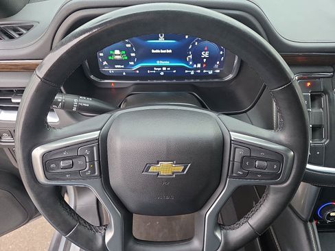 Used 2023 Chevrolet Suburban Premier image 20