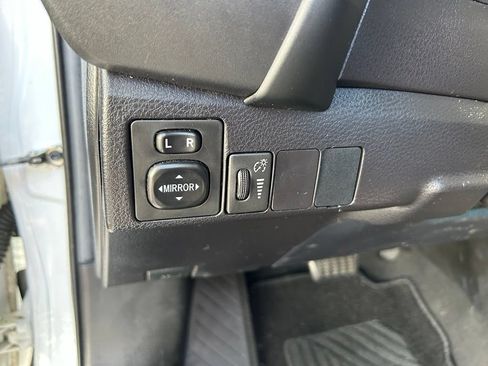 Used 2018 Toyota Corolla SE FWD image 17