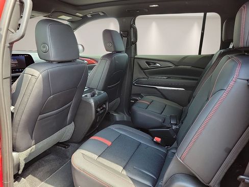 Used 2026 Chevrolet Traverse RS FWD image 9