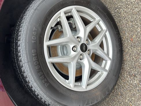 Used 2024 Ford Edge SEL image 9