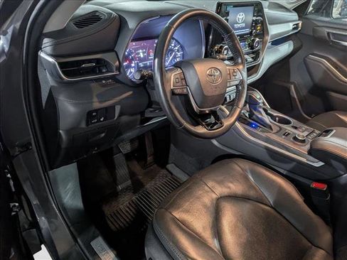 Used 2021 Toyota Highlander Limited image 10