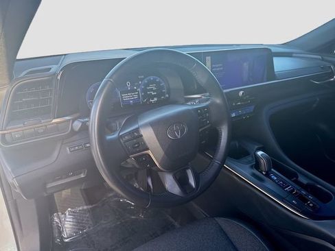 Used 2023 Toyota Crown XLE image 7
