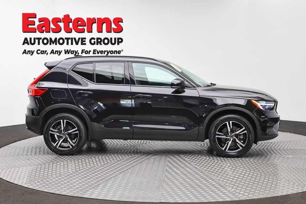 Used 2024 Volvo XC40 B5 Core AWD/4WD image 6