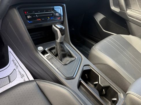 Certified 2023 Volkswagen Tiguan SE image 13