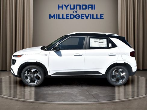 New 2026 Hyundai Venue SEL FWD image 2