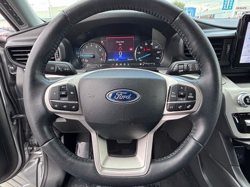 Used 2023 Ford Explorer XLT AWD/4WD image 24